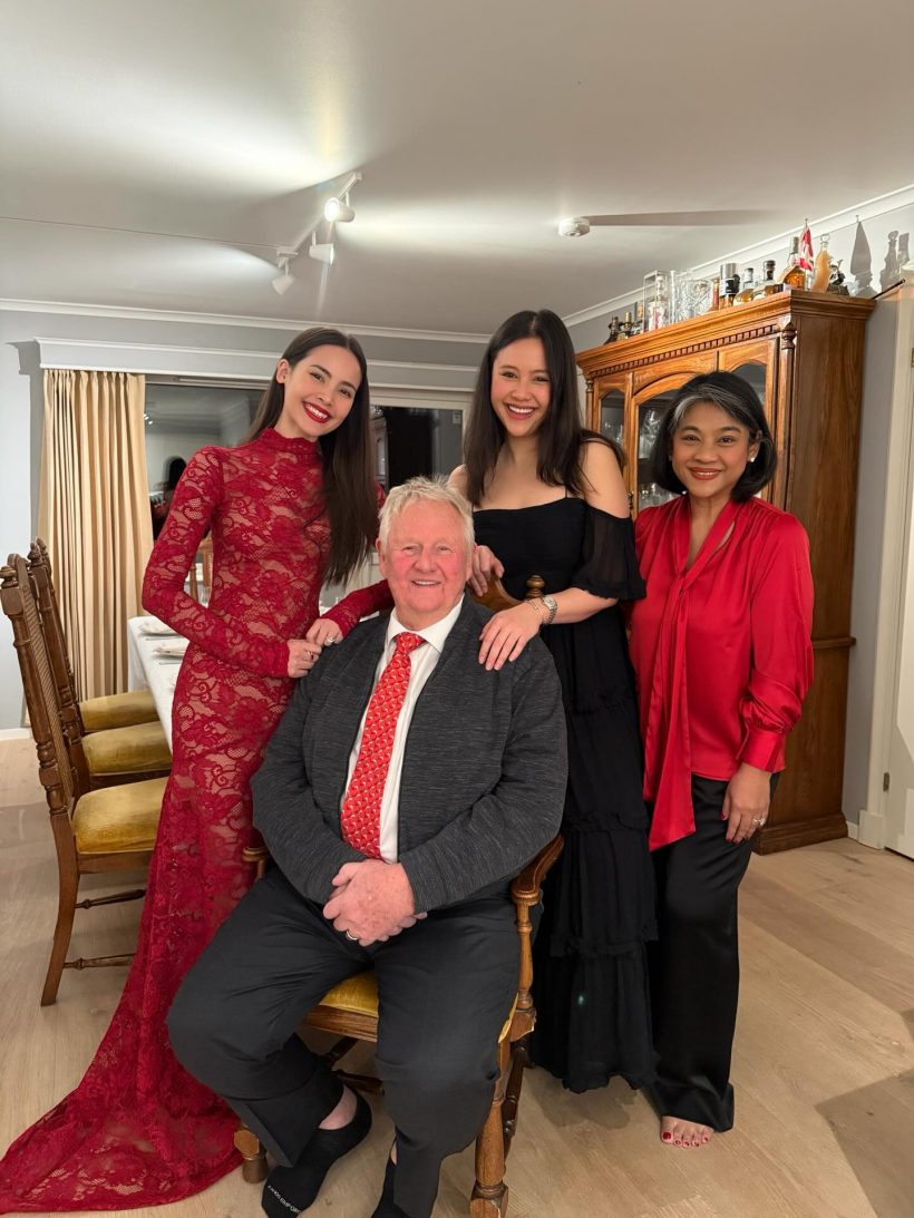 ซูมตาแตก..ชุดฉลองคริสต์มาสญาญ่า เห็นเรียบๆ แต่ดาเมจแรงเวอร์