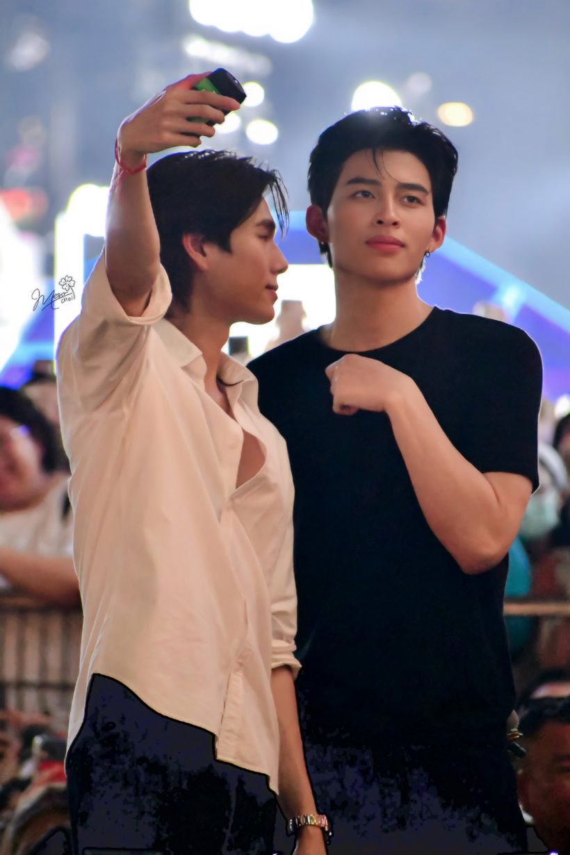 ขนลุก...แฟนคลับแห่กรี๊ดคู่จิ้นคู่ดัง ทำเซ็นทรัลเวิลด์อัมพาต