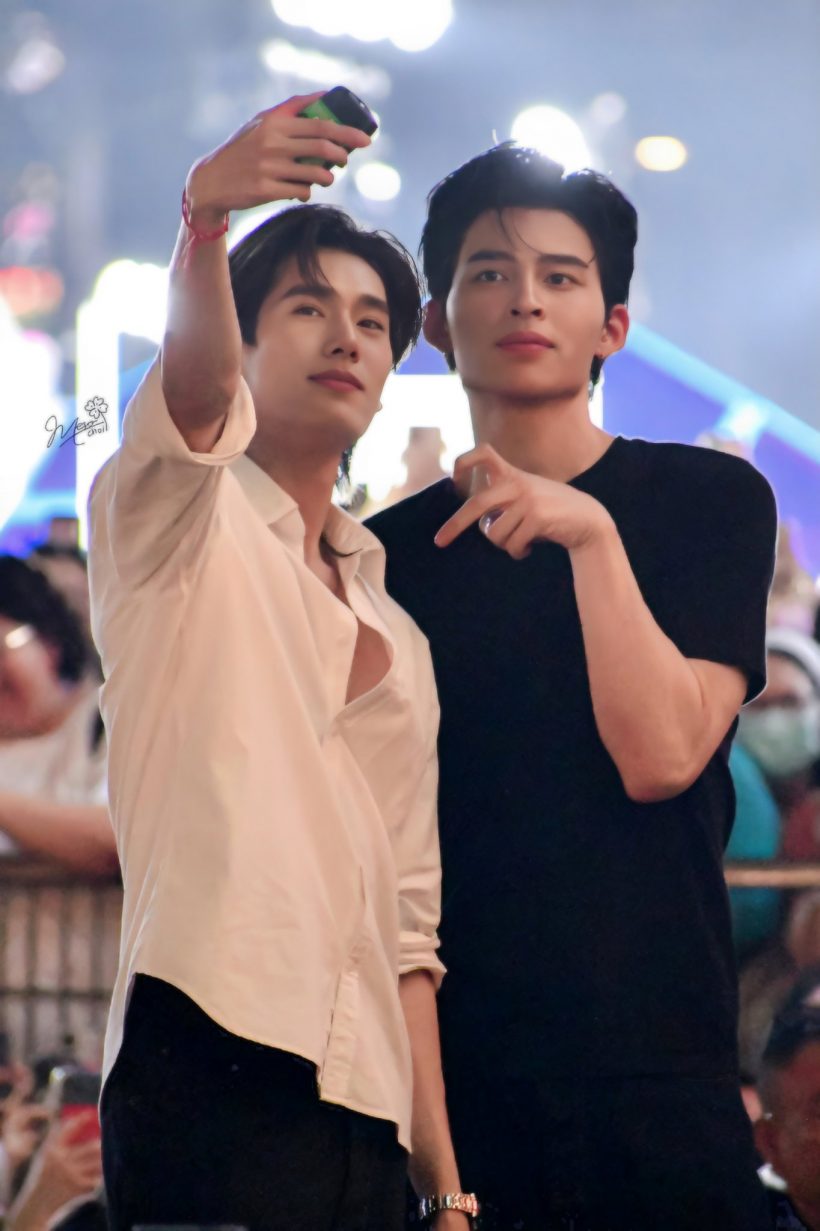 ขนลุก...แฟนคลับแห่กรี๊ดคู่จิ้นคู่ดัง ทำเซ็นทรัลเวิลด์อัมพาต