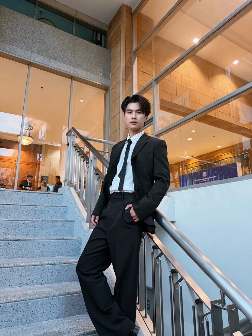 แฟนคลับใจหาย! เปิดภาพนาทีพระเอกดังรถคว่ำบนทางด่วน