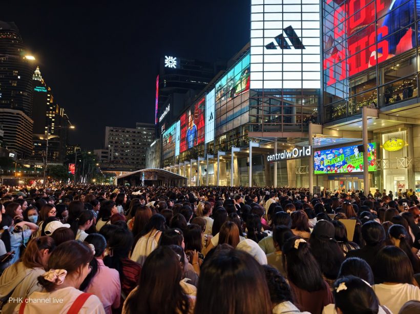 ตะลึง!!ฝูงชนมหาศาล ทั้งไทยอินเตอร์แห่กรี๊ด2หนุ่มไทย