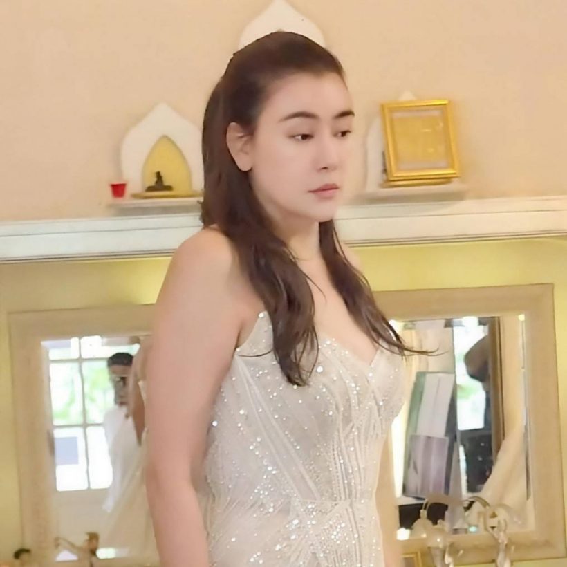 ร่างทองของจริง! โอ๋ ภัคจีรา ลองชุดวิวาห์ สวยแซ่บ