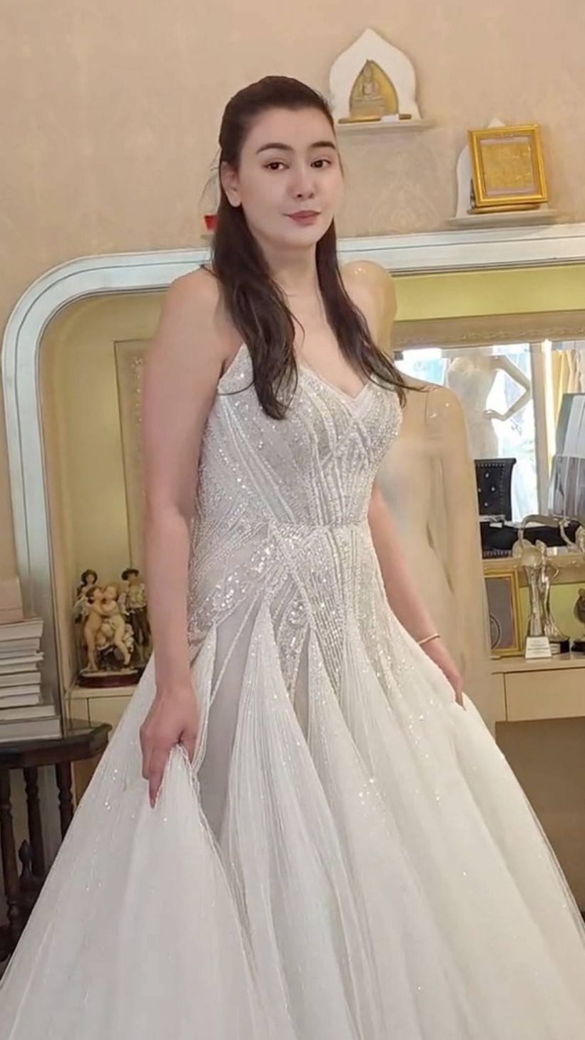 ร่างทองของจริง! โอ๋ ภัคจีรา ลองชุดวิวาห์ สวยแซ่บ