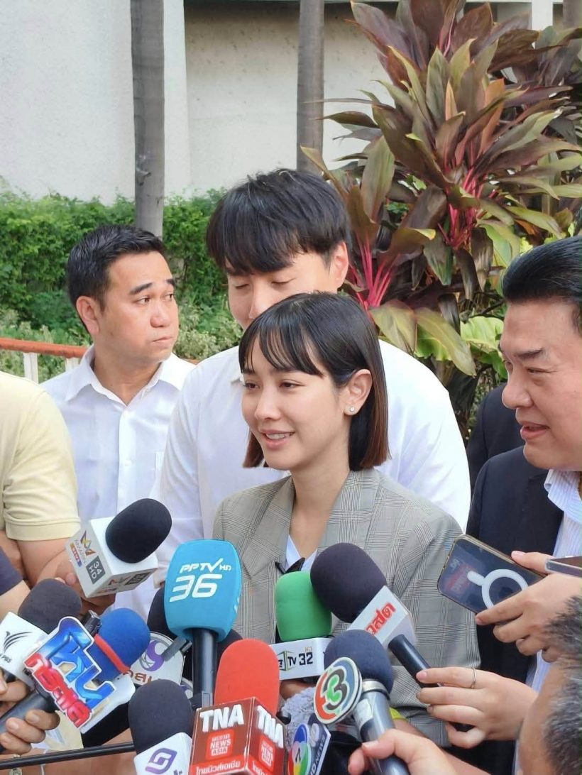 โฉมหน้าคนสำคัญ อยู่เคียงข้าง มิน พีชญา ตั้งเเต่วันเเรกที่เกิดเรื่อง