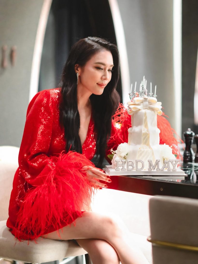 ชาวเน็ตรีวิวตัวจริง เมย์ เฟื่องอารมย์ สวยโกงอายุเลข 5 เว่อร์