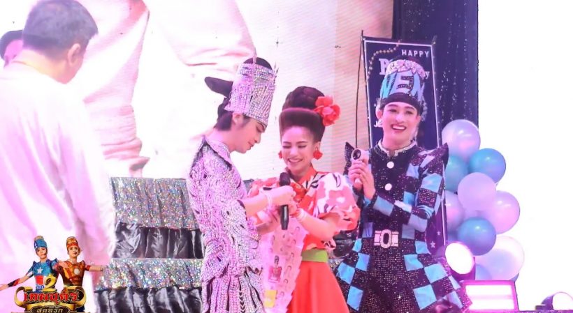 ไม่คิดว่าจะมีภาพนี้ พระเอกดัง ขอนางเอกแต่งงานแล้ว