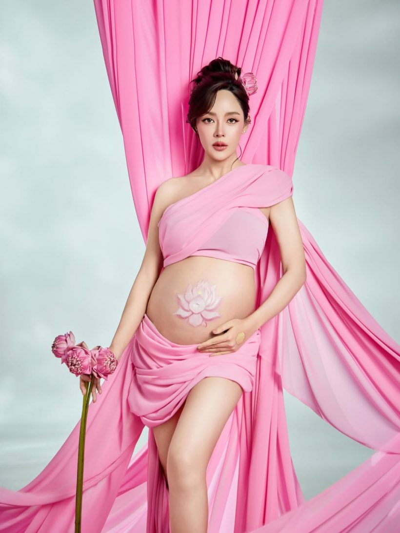 ดาราสาวดัง ออร่าคุณแม่พุ่ง นับถอยหลังวันคลอดลูกสาว