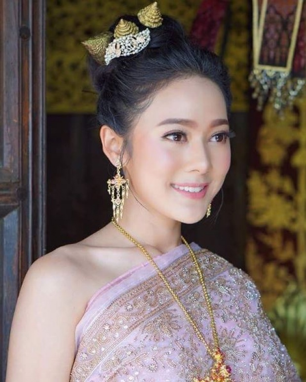 งามอย่างไทยของแท้!! “ทับทิม อัญรินทร์” ขอสวมชุดไทย งานนี้สวยเลอค่าหนักมาก!!