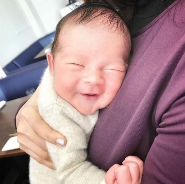 ยิ้มตามเลย!! “พอลล่า” อวดภาพลูกสาวอายุครบ 1 เดือนแล้วจ้า แฮปปี้สุดๆ