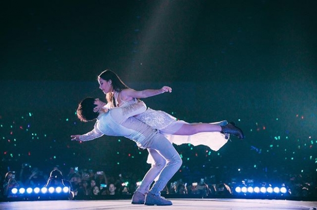 กรี๊ดกันทั้งฮอลล์!  เมื่อ  “ณเดชน์ คูกิมิยะ” เรียกสาวข้างกาย “ญาญ่า อุรัสยา” ว่า “ที่รัก” เต็มปากเต็มคำ