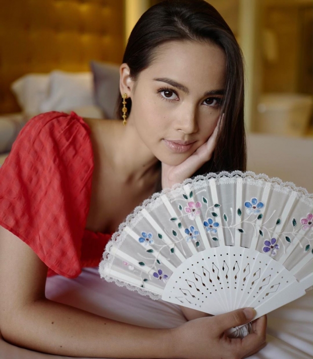 โซเชียลลงความเห็น! ญาญ่า อุรัสยา หน้าคล้ายคนนี้มาก เหมือนเป็นเเฝดกัน