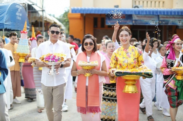 คู่รักสายบุญ! แพนเค้ก เขมนิจ ควง สารวัตรหมี ทำบุญกฐิน ยกฉัตร ที่เชียงใหม่