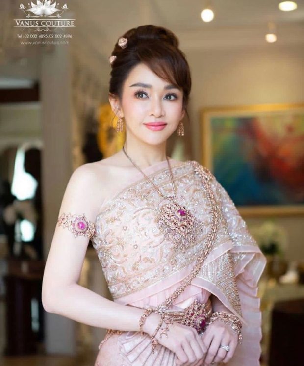 เรียบหรูดูเเพง เป้ย ปานวาด สวมชุดไทยถ่ายเเบบ สวยเลอค่าสง่างามมาก 