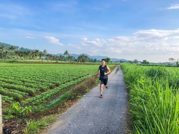 เปิดภาพล่าสุดดาราหนุ่มสุดเจ้าชู้ สู่อาชีพชาวสวน ที่ใช้ชีวิตท่ามกลางหุบเขา