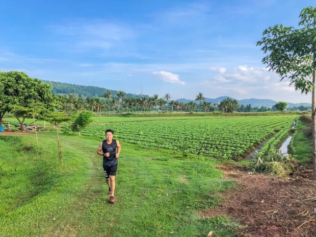 เปิดภาพล่าสุดดาราหนุ่มสุดเจ้าชู้ สู่อาชีพชาวสวน ที่ใช้ชีวิตท่ามกลางหุบเขา