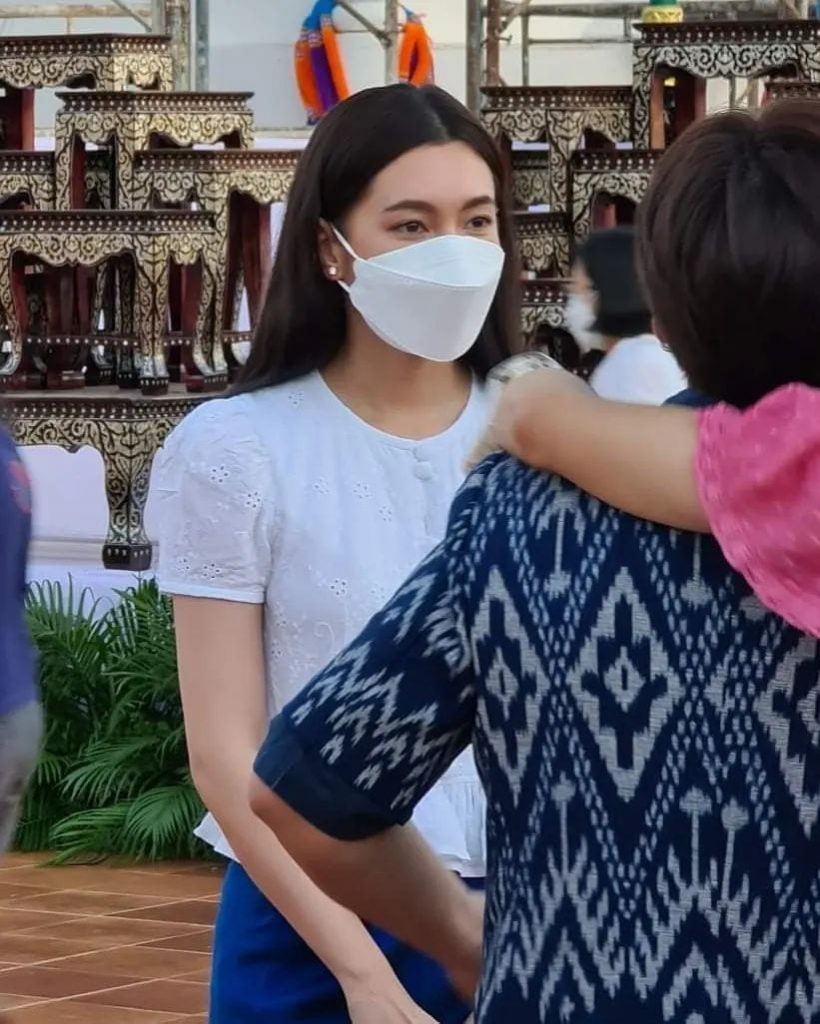 ทำบุญใหญ่ เบลล่า ราณี เข้าร่วมพิธีสมโภชปลียอดทองคำพระธาตุเชิงชุม