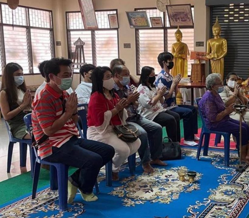 สาววายแชร์กระหึ่ม!ไบร์ท วชิรวิชญ์ ร่วมทำบุญวันเกิดอาม่าครบ 76 ปี