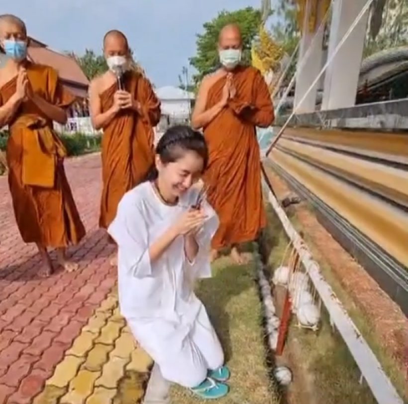 แฟนคลับร่วมสาธุ ซุปตาร์สาว นุ่งขาวห่มขาว-ตัดลูกนิมิตครั้งแรก