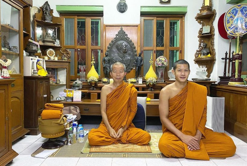 พระเอกดังบวชศึกษาพระธรรม ออกธุดงค์ปักกลดจำวัดในถ้ำ