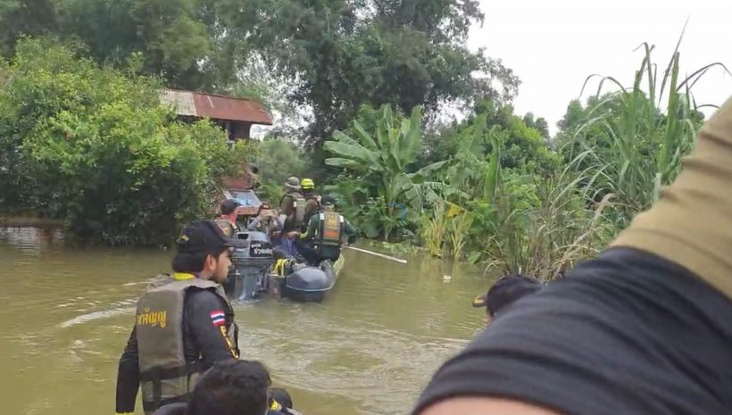 เปิดโฉมหน้าเหล่าดาราดัง ลงพื้นที่ช่วยเหลือชาวบ้าน หลังพายุโนรูถึงไทย