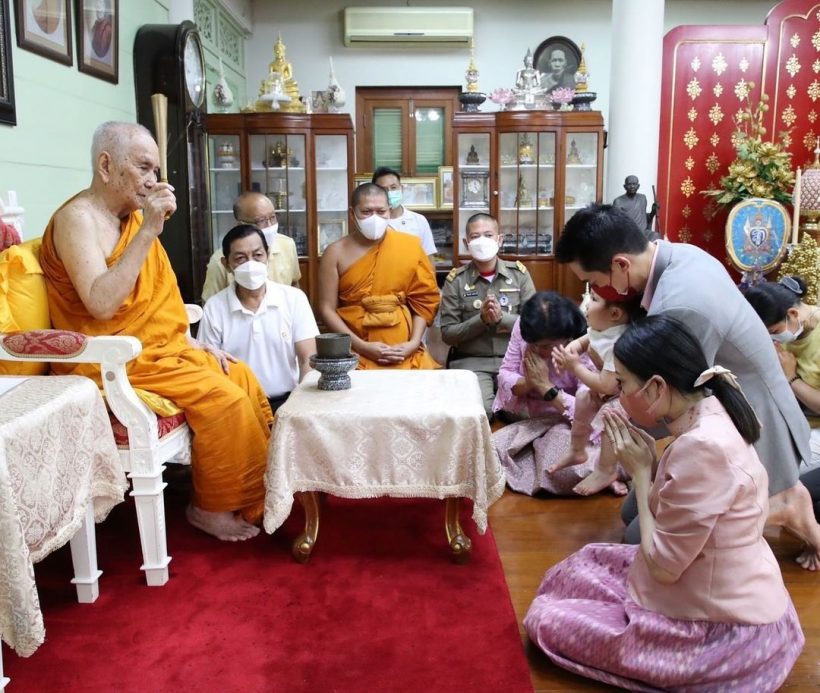  พิธีกรคนดัง พาครอบครัวกราบขอพรพระสังฆราช