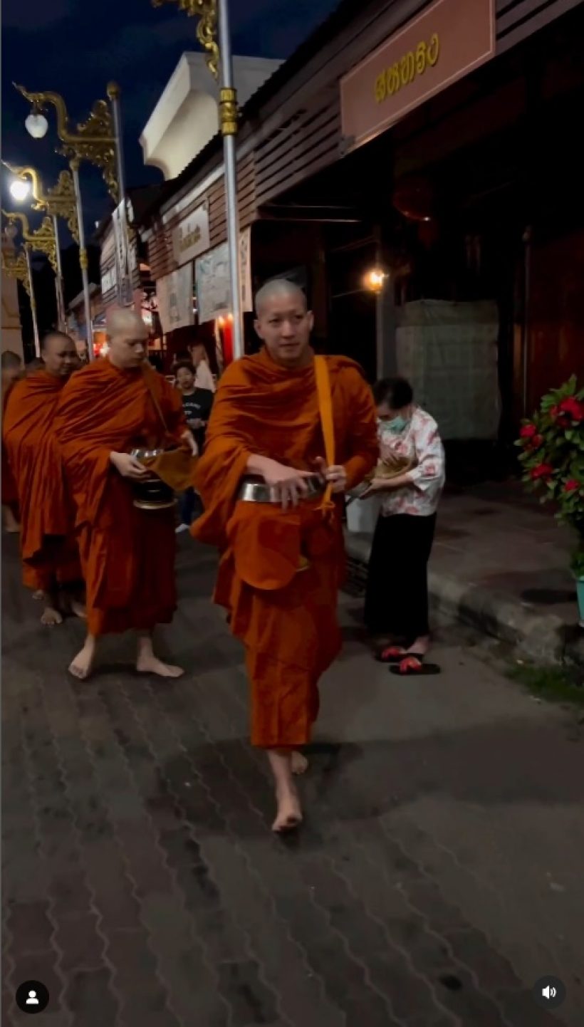 เปิดบรรยากาศ พระโตโน่ บิณฑบาตรวันแรก ณิชา-แฟนๆร่วมทำบุญ