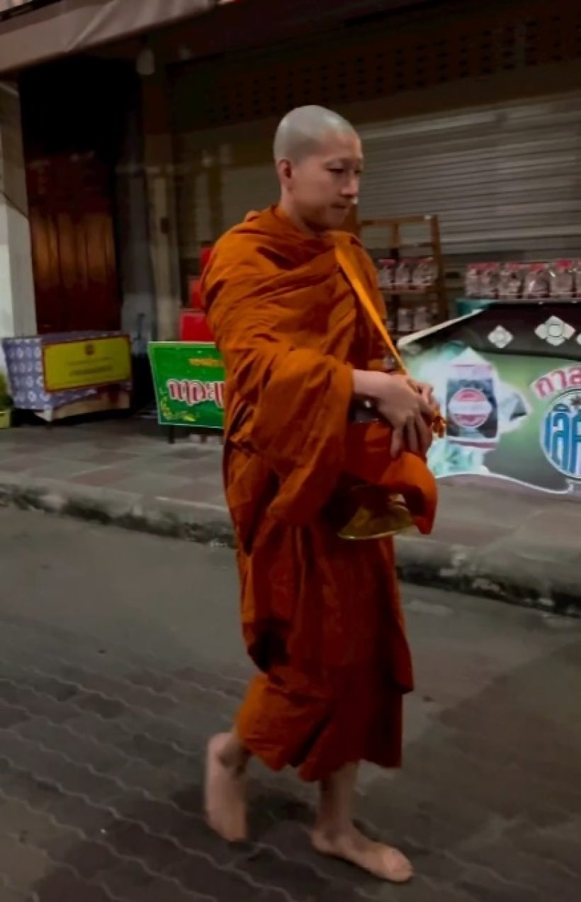 เปิดบรรยากาศ พระโตโน่ บิณฑบาตรวันแรก ณิชา-แฟนๆร่วมทำบุญ