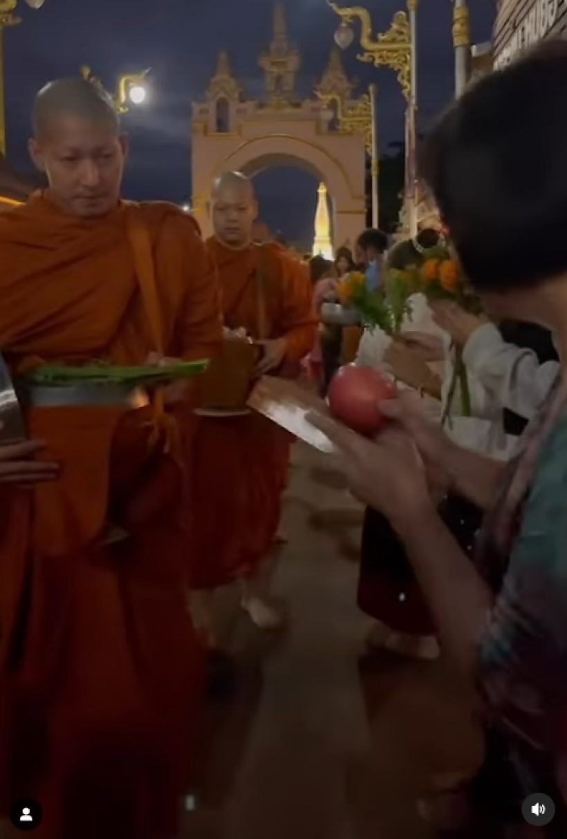 เปิดบรรยากาศ พระโตโน่ บิณฑบาตรวันแรก ณิชา-แฟนๆร่วมทำบุญ