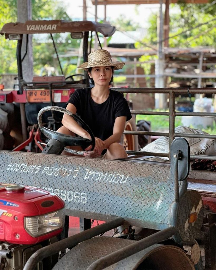    สาวแซ่บตัวแม่สลัดลุคใหม่ ลุยท้องนาอยู่กับดินหญ้าสวยแปลกตาอีกแบบ