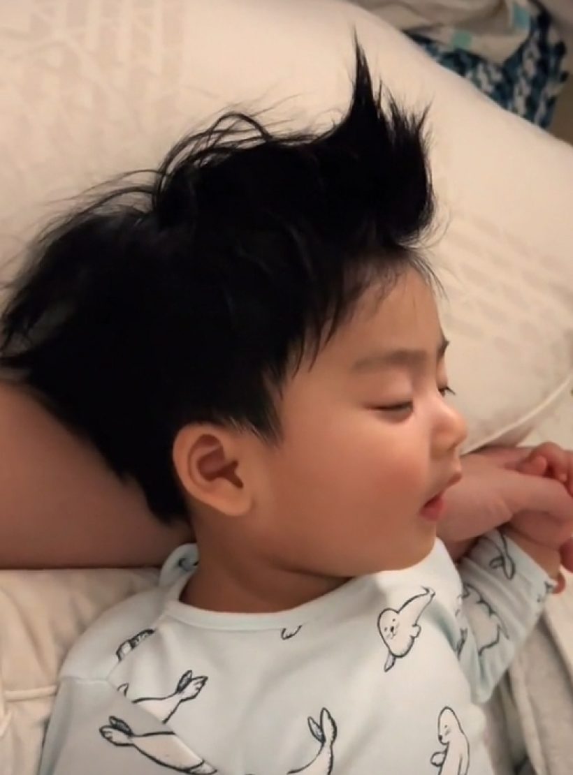 ใจละลาย น้องพีร์เจ ลูกชายพุฒ-จุ๋ยขนาดหลับยังหล่อเบ้าหน้าเป๊ะแต่เกิด