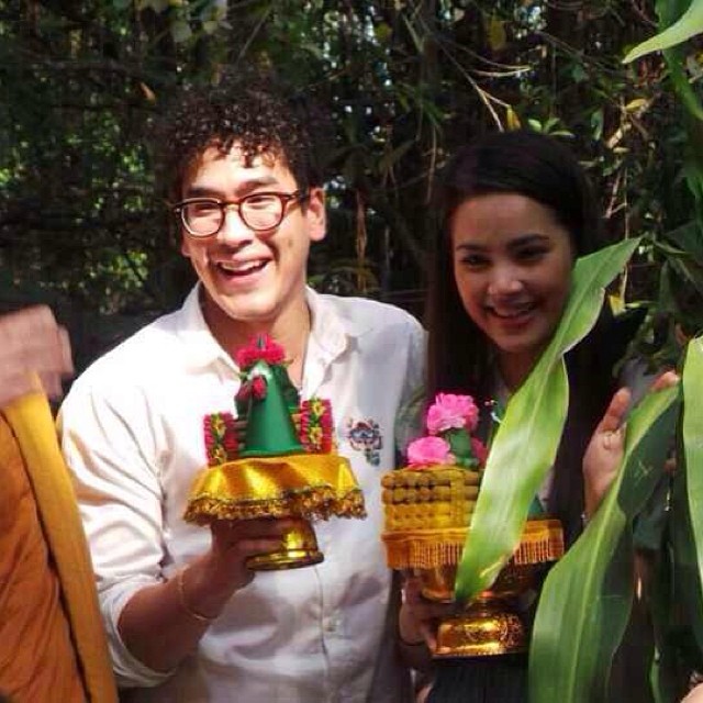 ณเดชทำบุญปีใหม่ กับ ญาญ่า  พร้อมผมทรงใหม่ สุดอินดี้!