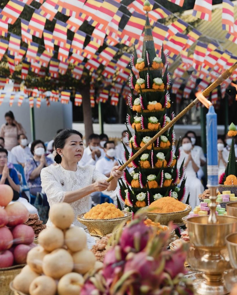 เเห่อนุโมทนา พระเอกมาดเข้มควงภรรยาทำบุญใหญ่หลังเเต่ง