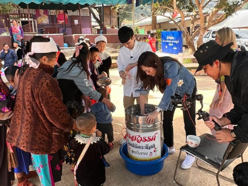 ชื่นชมคู่รักหมื่นล้าน ควงขึ้นดอยร่วมบุญใหญ่ก่อนถึงวันวิวาห์