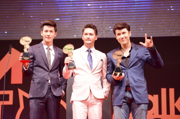 แอนดิว-ปุ๊กลุก-พุฒ ตบเท้าเข้ารับรางวัล “MThai top talk about 2016”