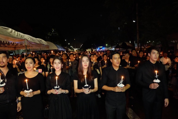 นักแสดงช่อง 3 ร่วมจุดเทียนและร้องเพลงสรรเสริญพระบารมี