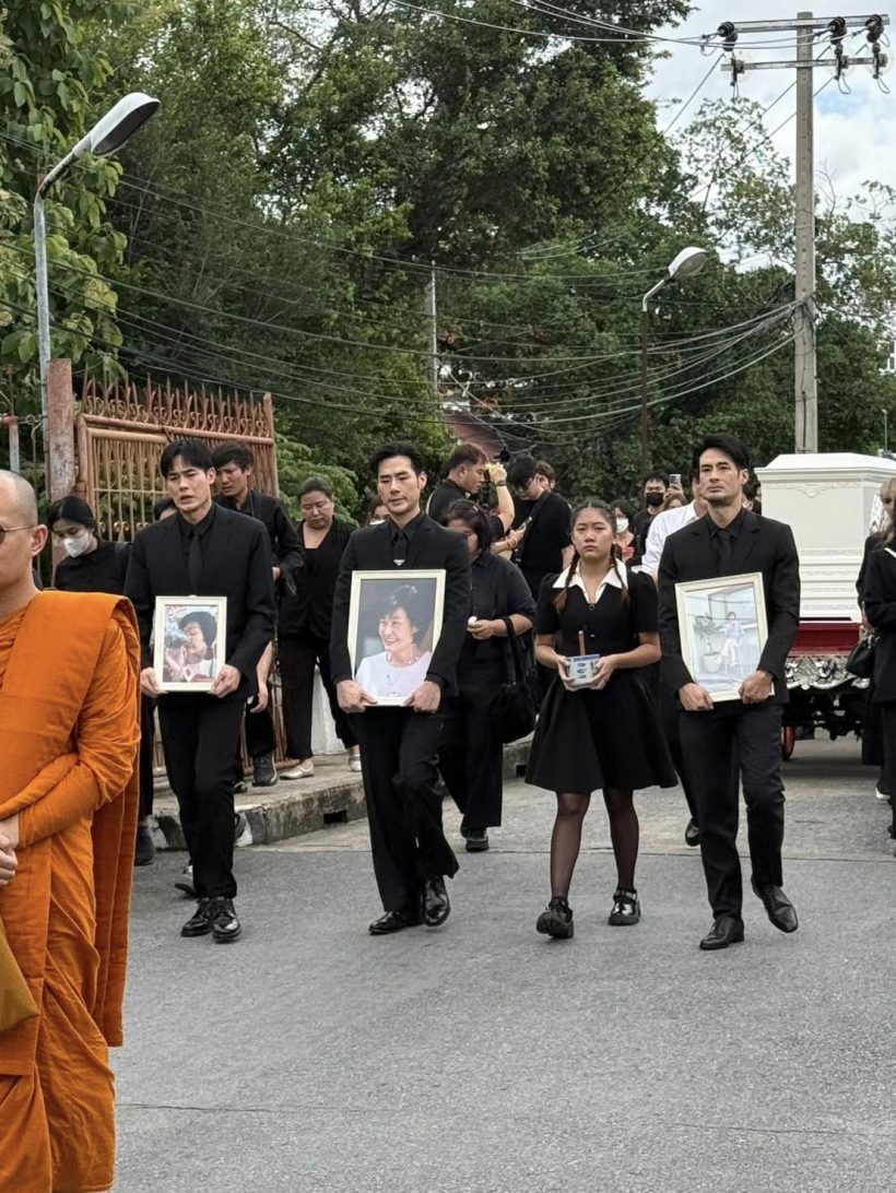 บรรยากาศโศกเศร้า ครอบครัวฉัตรบริรักษ์ เคลื่อนร่าง แม่งามทิพย์ สู่เมรุ