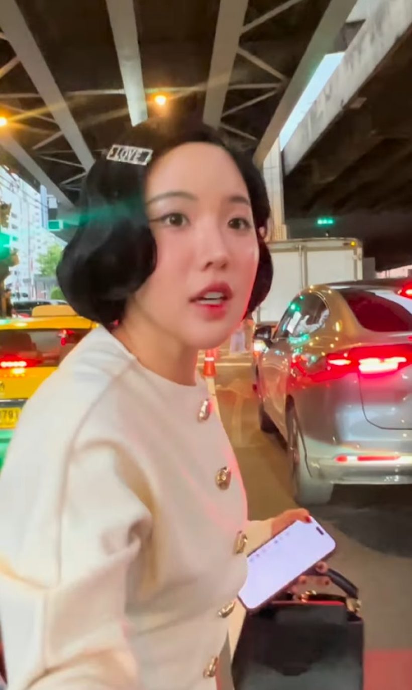 มองทั้งถนน! ดาราสาวดังทิ้งรถหรู วิ่งขึ้นวินฯไปงานอีเว้นต์