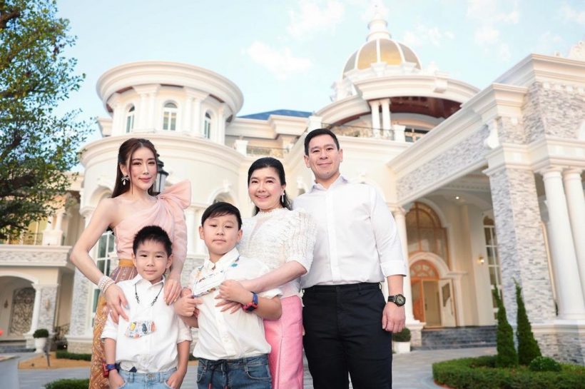 อึ้งบ้านอดีตนักร้องยุค 90 ใหญ่อลังการ! บนพื้นที่ 18 ไร่