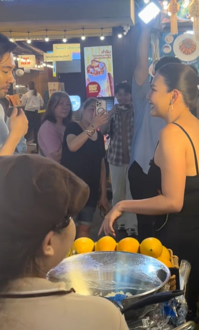 ดิว อริสรา คัมแบ็ก! เดินตลาดสุดชิลล์ แฟนคลับแห่ให้กำลังใจ