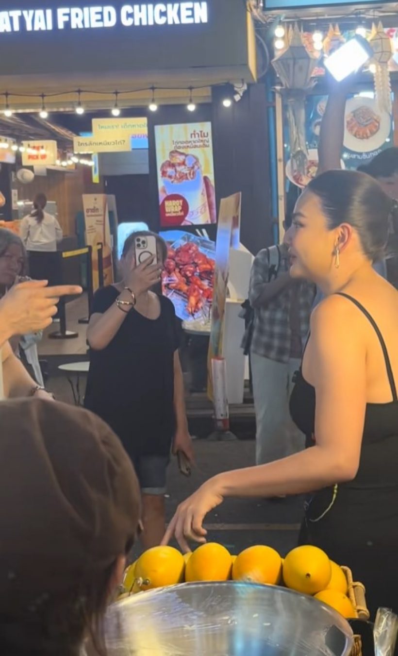 ดิว อริสรา คัมแบ็ก! เดินตลาดสุดชิลล์ แฟนคลับแห่ให้กำลังใจ