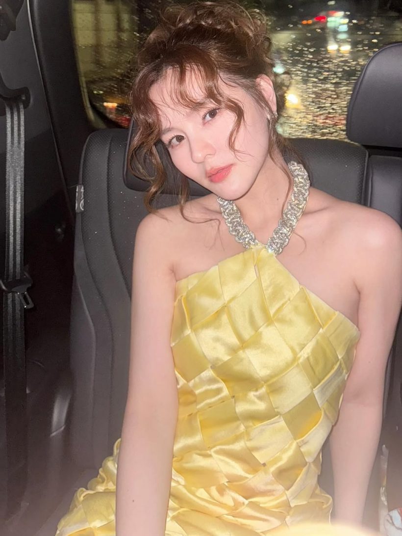 ใครจะเชื่อ!! ออม สุชาร์ สวยหน้าเด็กมาก แต่อายุเท่านี้..?