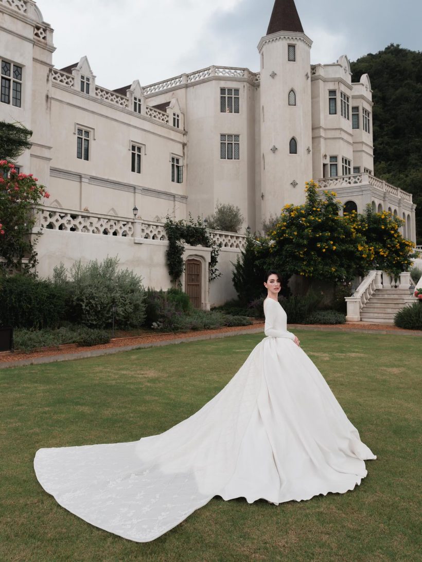 เพชรทิ่มตา! ใหม่ ดาวิกา โพสต์ภาพสวย แต่โดนซูมแหวน ใหญ่กว่า15 กะรัตชัวร์!