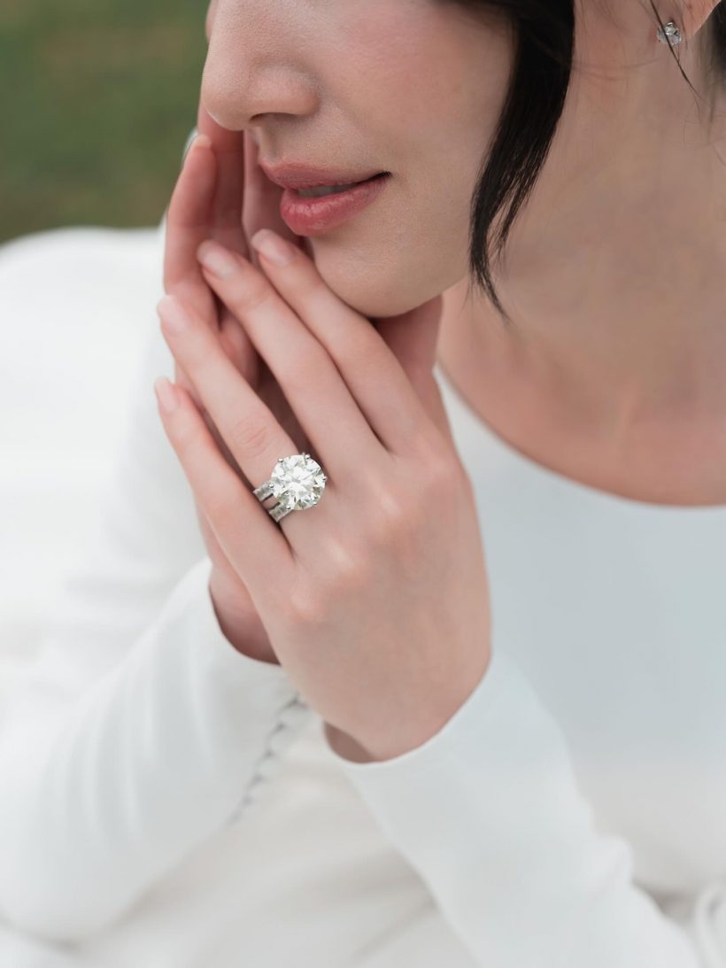 เพชรทิ่มตา! ใหม่ ดาวิกา โพสต์ภาพสวย แต่โดนซูมแหวน ใหญ่กว่า15 กะรัตชัวร์!