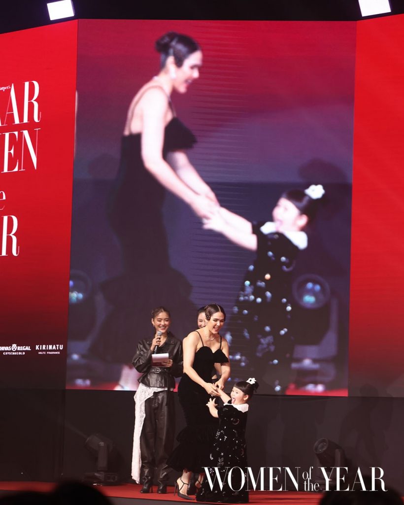 ส่องลุค ชมพู่ อารยา ใส่ขึ้นรับรางวัลล่าสุด ทำทั้งงานตะลึง