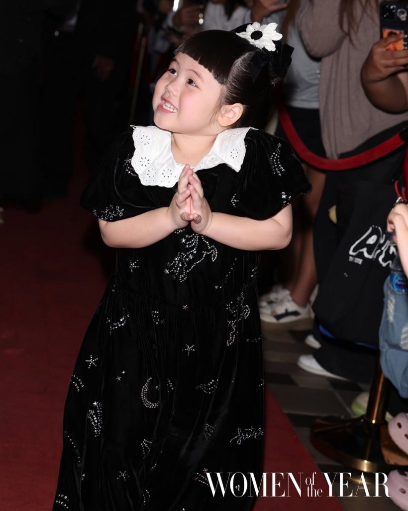 ส่องลุค ชมพู่ อารยา ใส่ขึ้นรับรางวัลล่าสุด ทำทั้งงานตะลึง