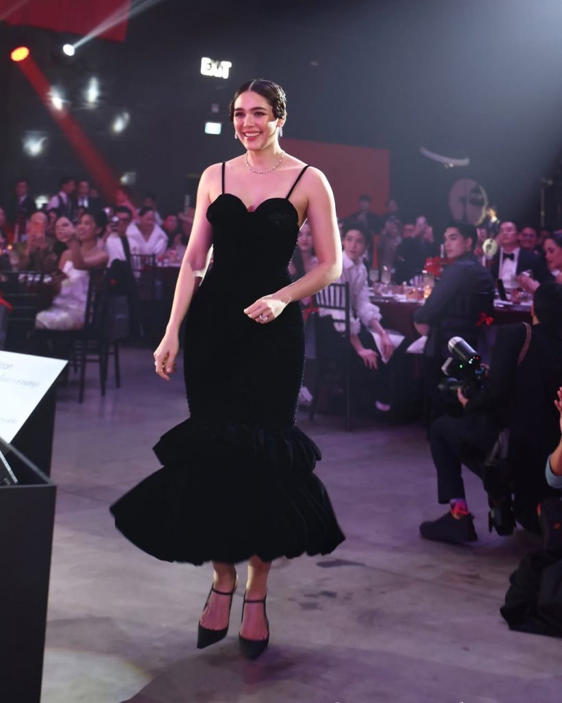 ส่องลุค ชมพู่ อารยา ใส่ขึ้นรับรางวัลล่าสุด ทำทั้งงานตะลึง