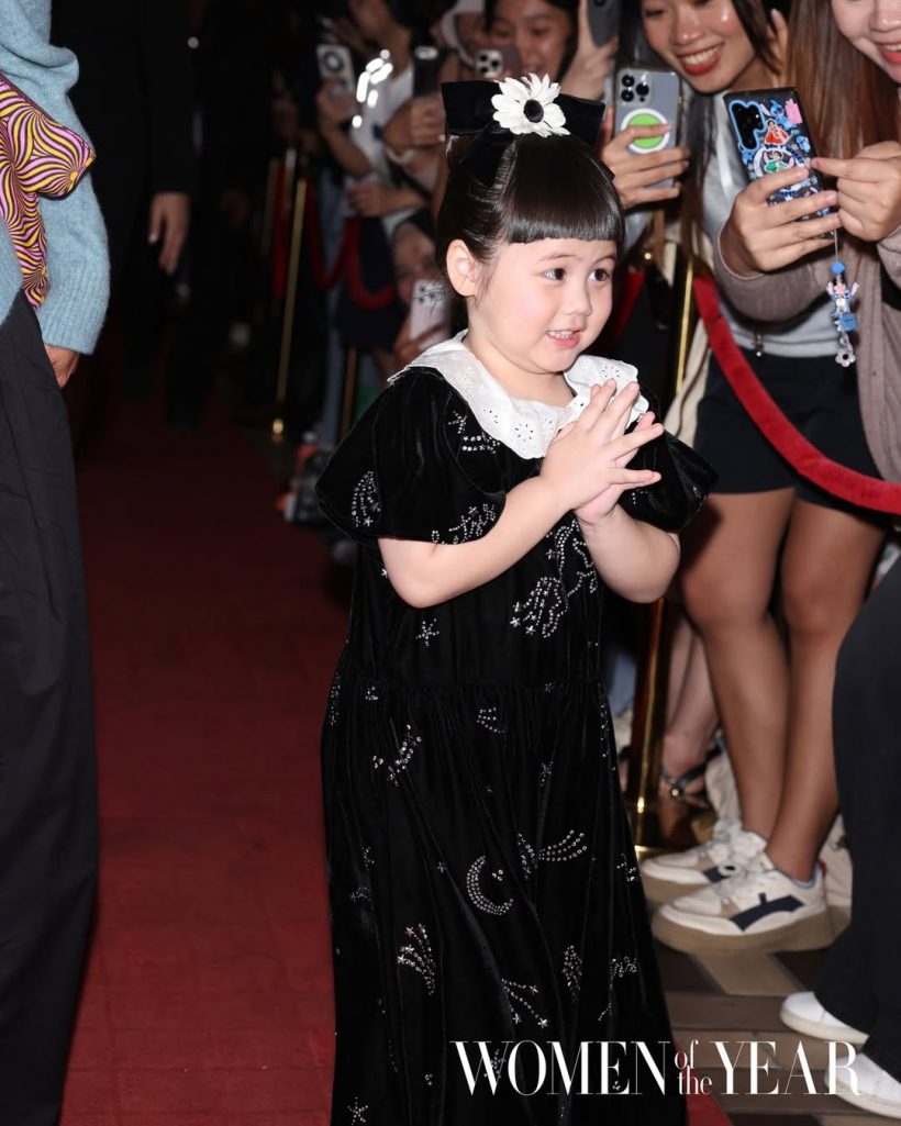 ส่องลุค ชมพู่ อารยา ใส่ขึ้นรับรางวัลล่าสุด ทำทั้งงานตะลึง