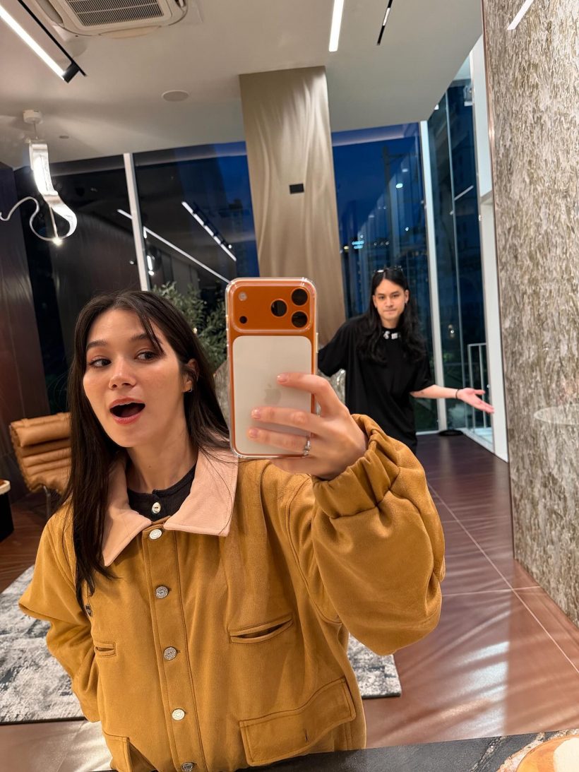 น้ำตาลปรี๊ด! วี วิโอเลต เฝ้าขอบเตียงไม่ห่าง หลังเก้าเส้นเสียงพัง