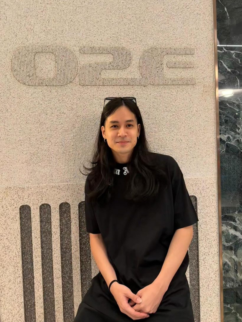 น้ำตาลปรี๊ด! วี วิโอเลต เฝ้าขอบเตียงไม่ห่าง หลังเก้าเส้นเสียงพัง