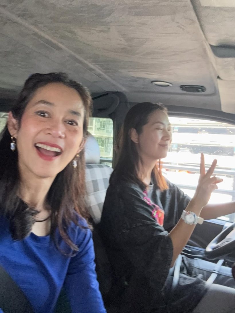 เกิดอะไรขึ้น อุ้ม สิริยากร เผยสาเหตุบินด่วนกลับไทย